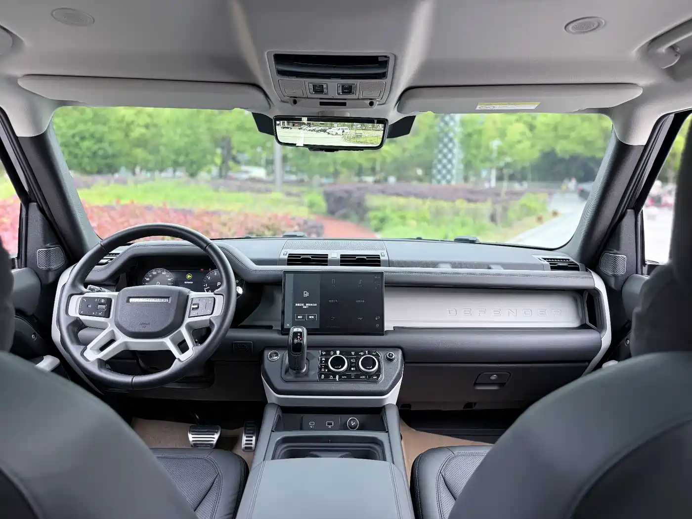 Land Rover Defender 2024 110 3.0T P400 XS фото 17