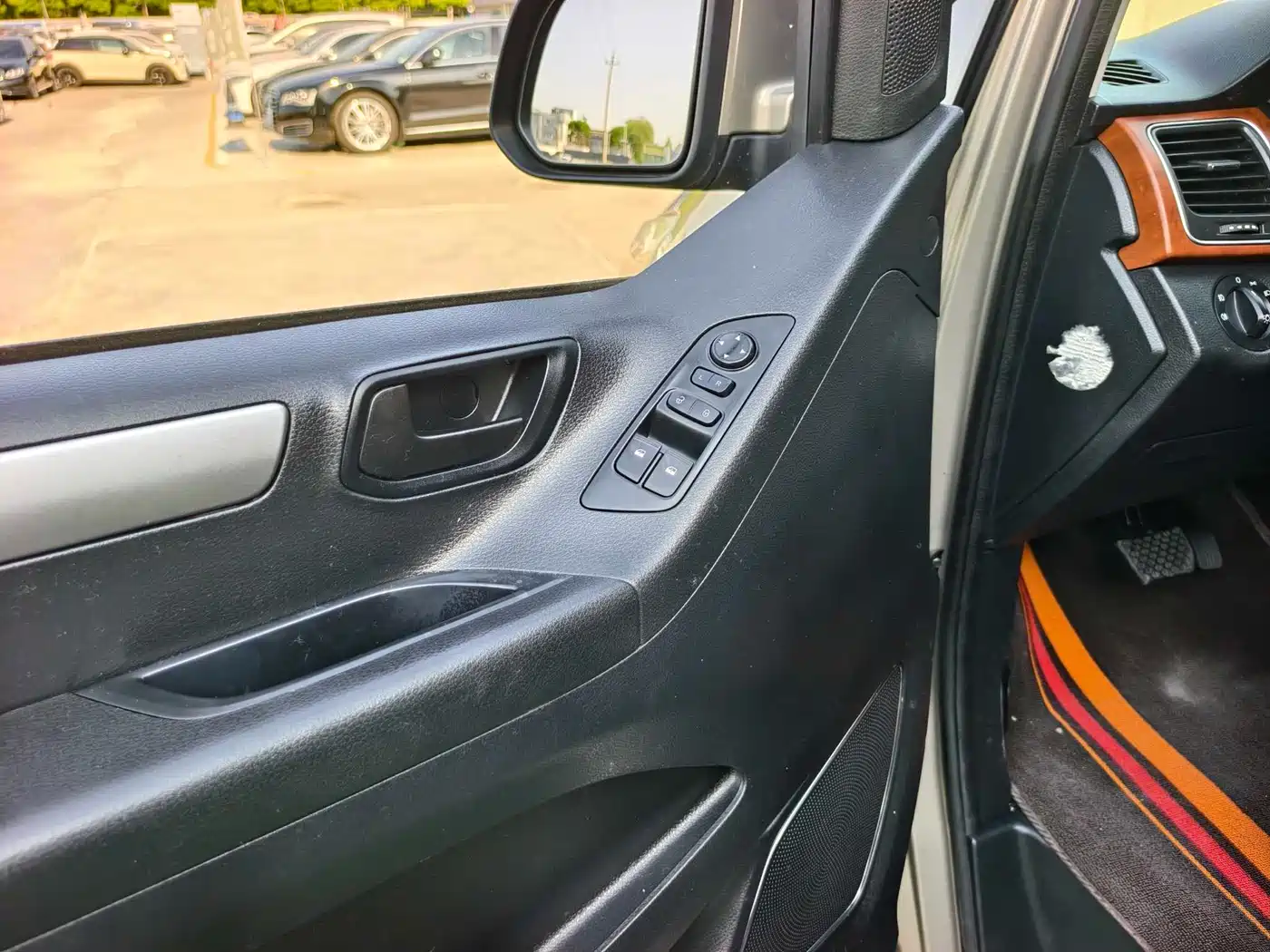 SAIC Maxus Maxus G10 2016 2.0T Automatic Executive Edition фото 6