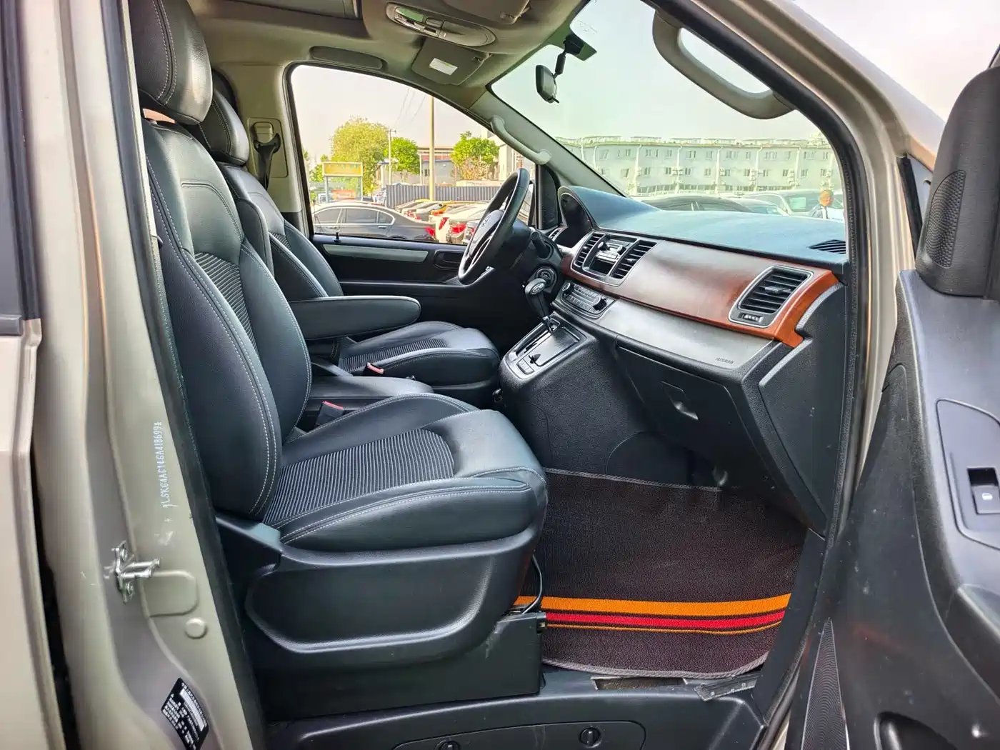 SAIC Maxus Maxus G10 2016 2.0T Automatic Executive Edition фото 15