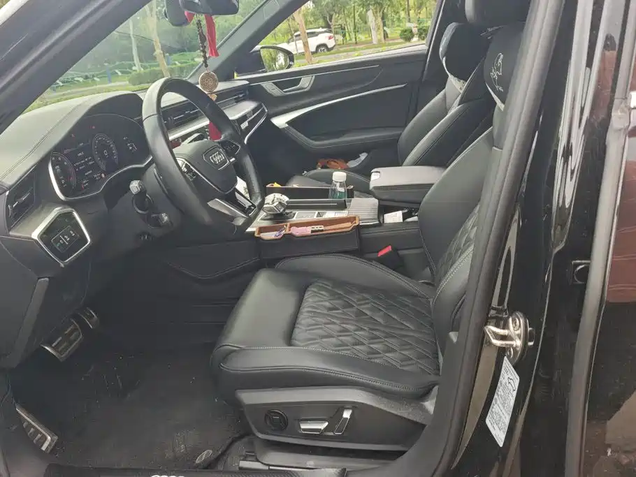 Фото 9 - Audi A6L