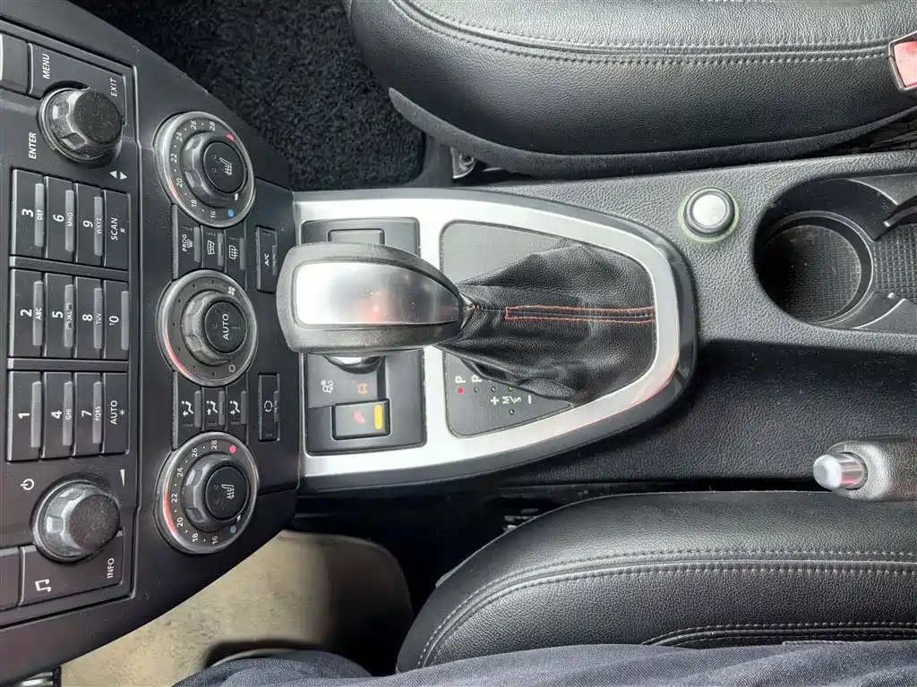 Land Rover Freelander 2 2010 3.2 i6 Automatic HSE Petrol фото 16