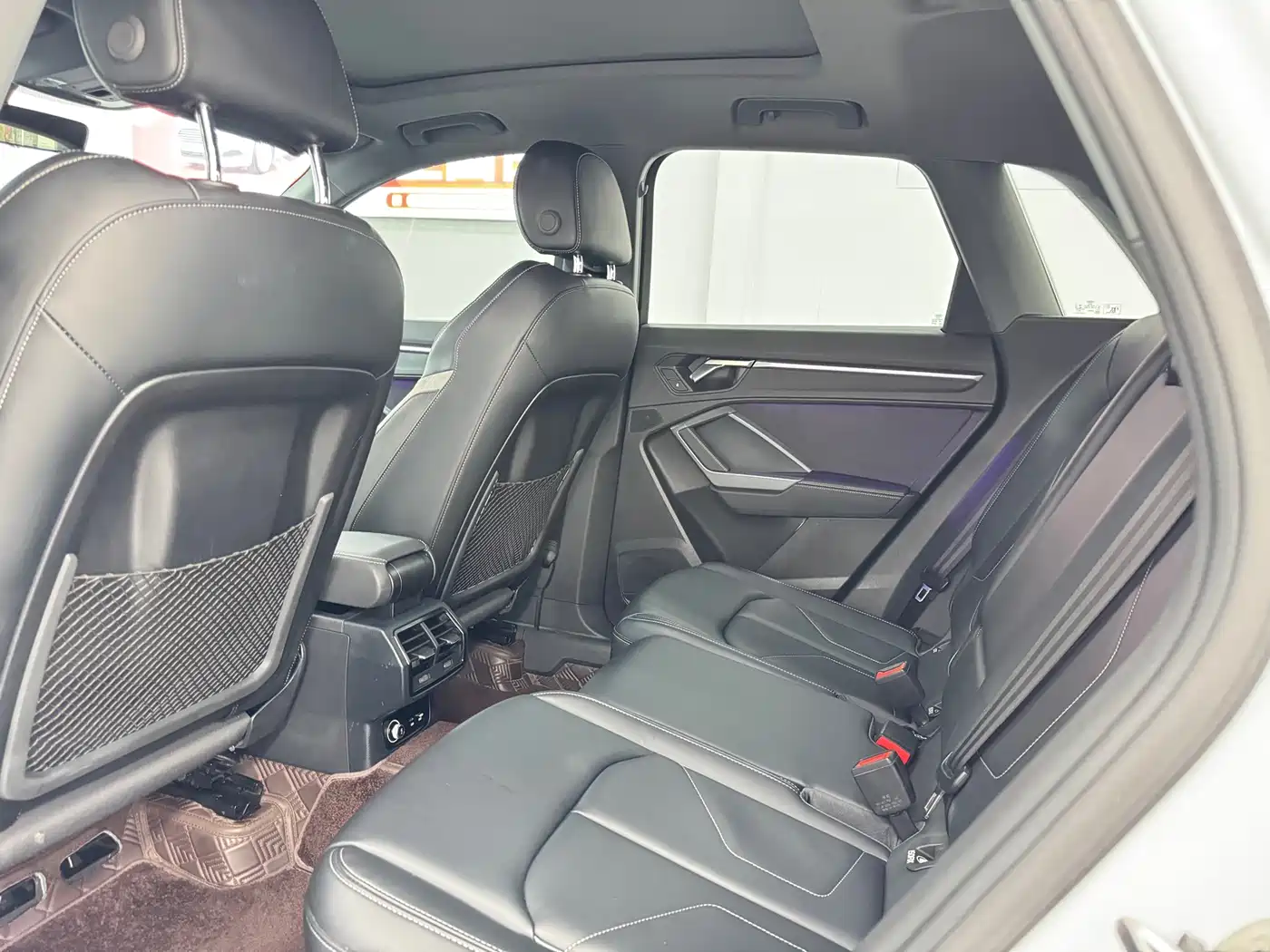 Photo 5 - Audi Q3