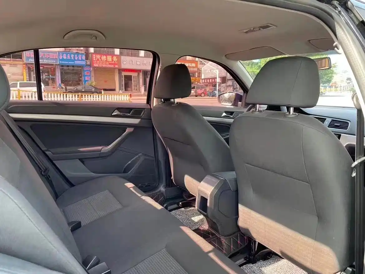 Volkswagen Lavida 2015 1.6L Automatic Trend Edition фото 7