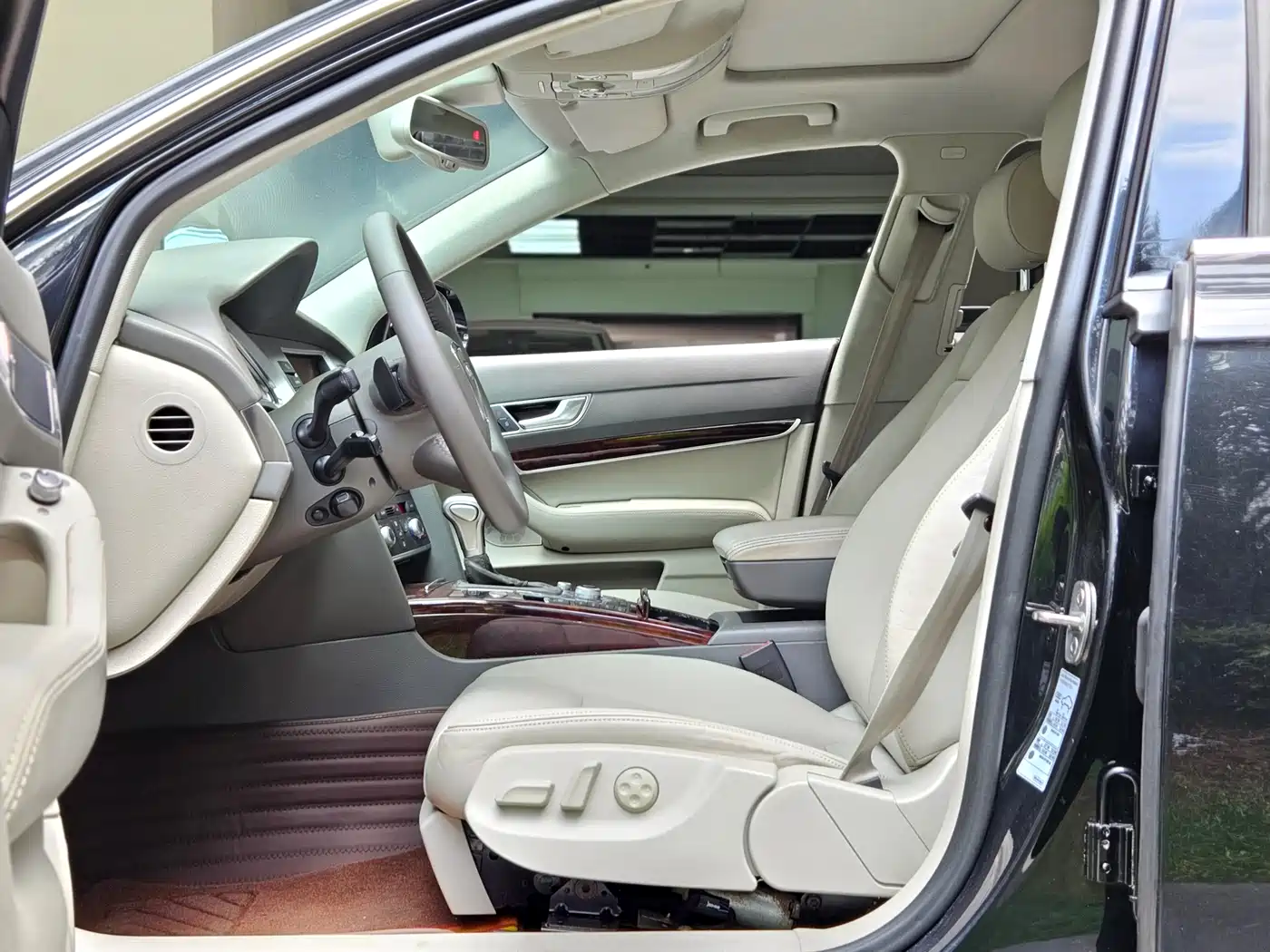 Audi A6L 2011 3.0 TFSI quattro Luxury фото 6