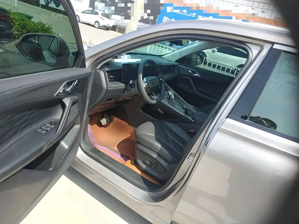 Фото 16 - Roewe RX5