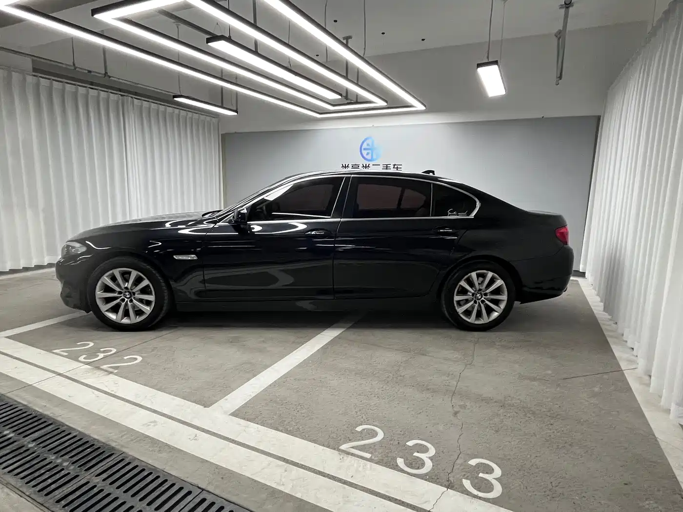 BMW 5 Series 2012 530Li Leadership фото 2