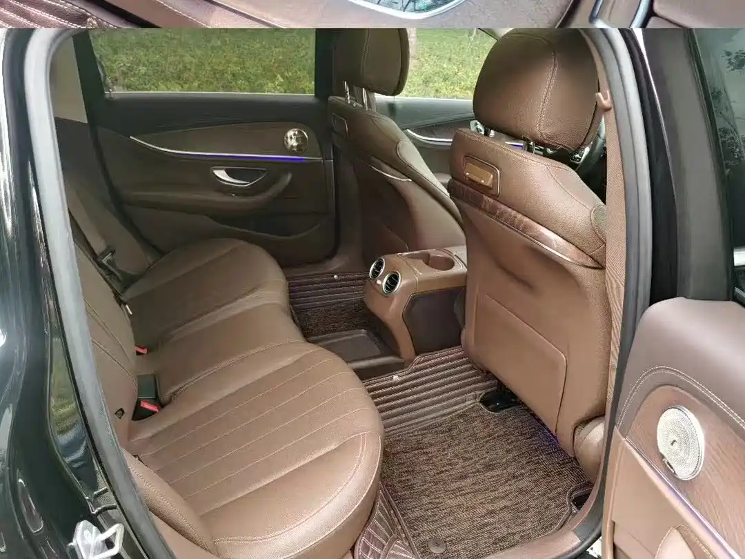 Photo 9 - Mercedes-Benz E-Class