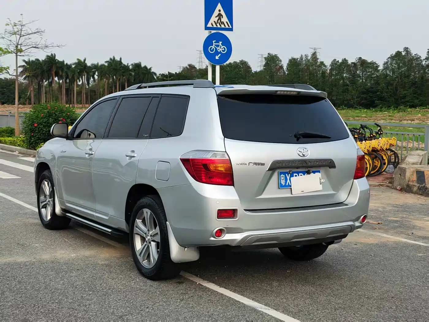 Toyota Highlander 2011 2.7L 2WD 7-seat Luxury фото 5
