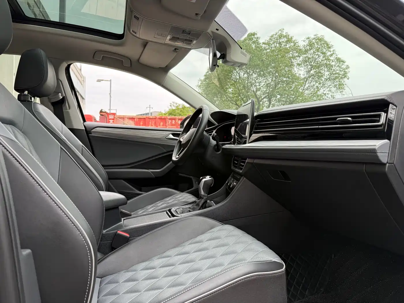 Volkswagen Sagitar 2023 300TSI DSG Surpassing Edition фото 12