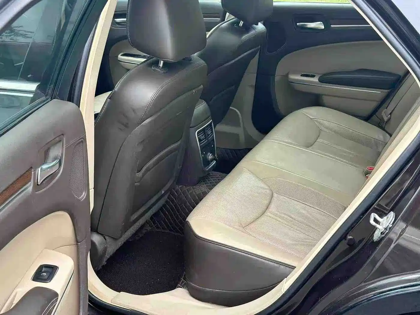 Photo 12 - Chrysler 300C (Import)