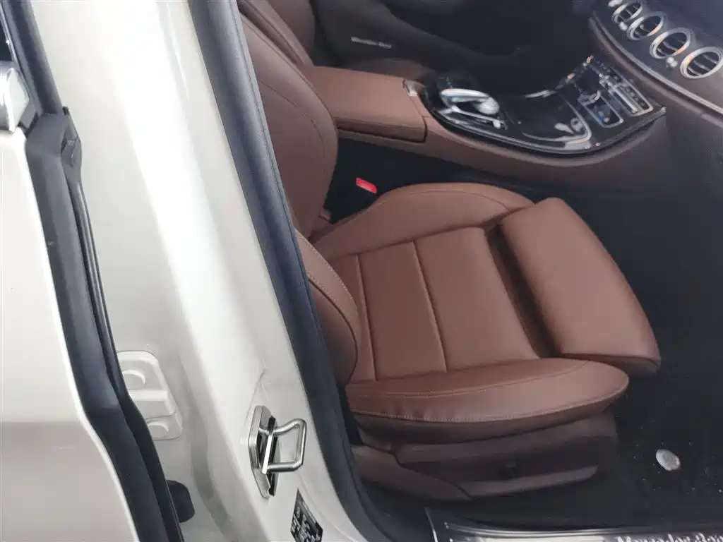 Mercedes-Benz E-Class 2018 E 200 L Sport фото 25
