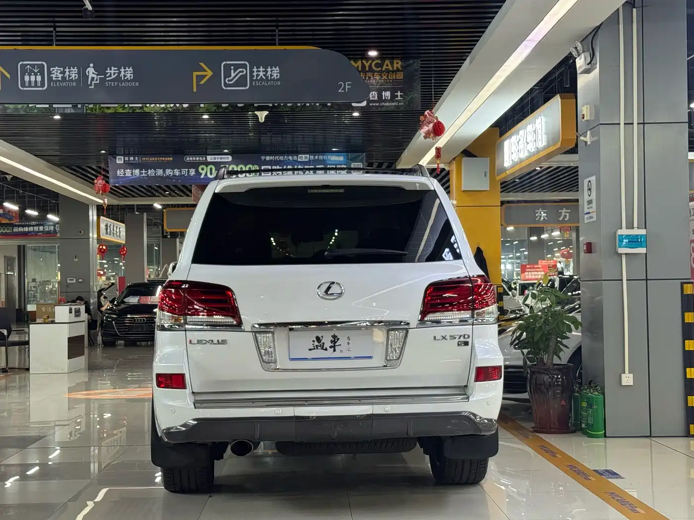 Фото 14 - Lexus LX