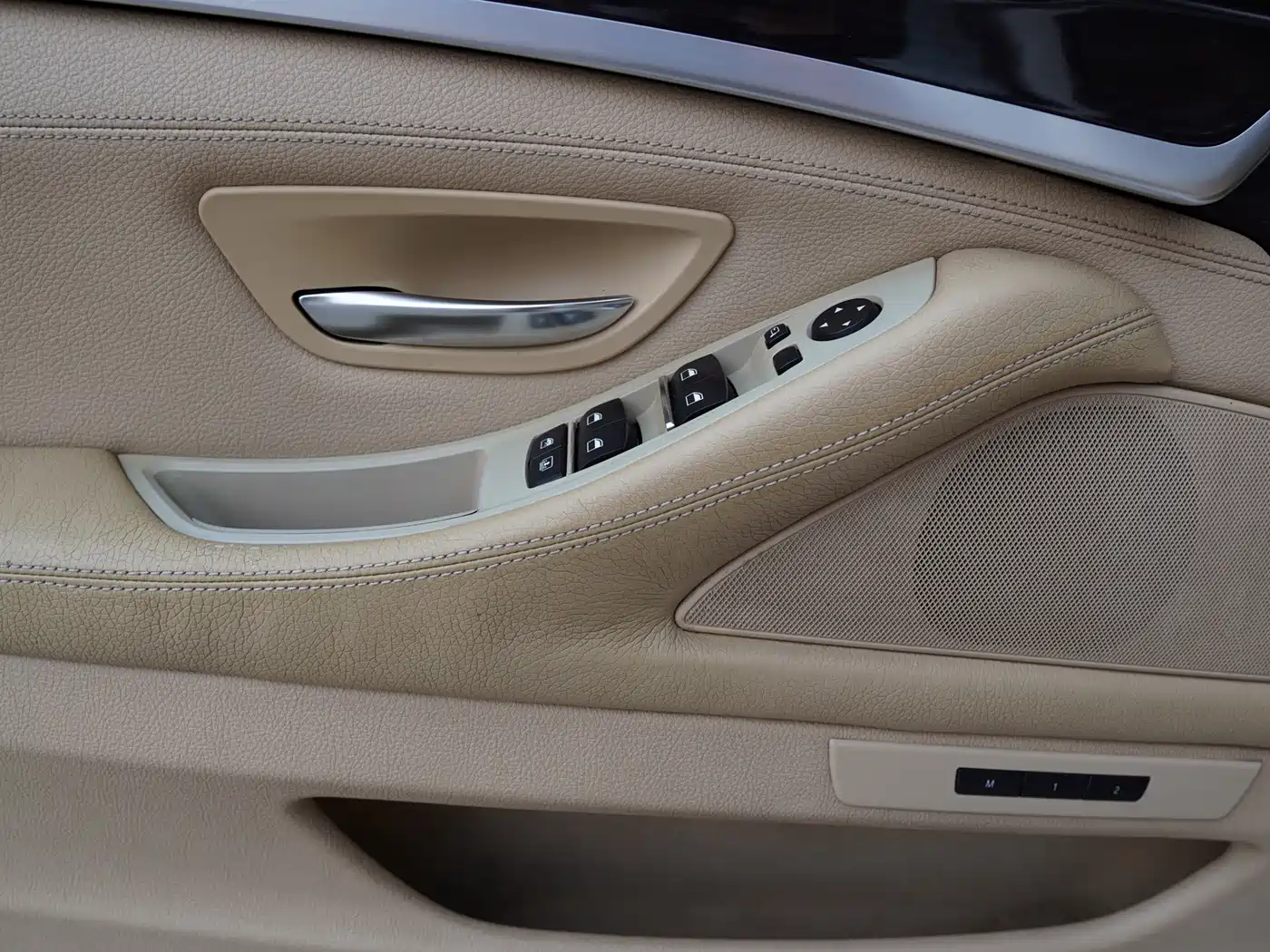 BMW 5 Series 2011 535Li Leading фото 18