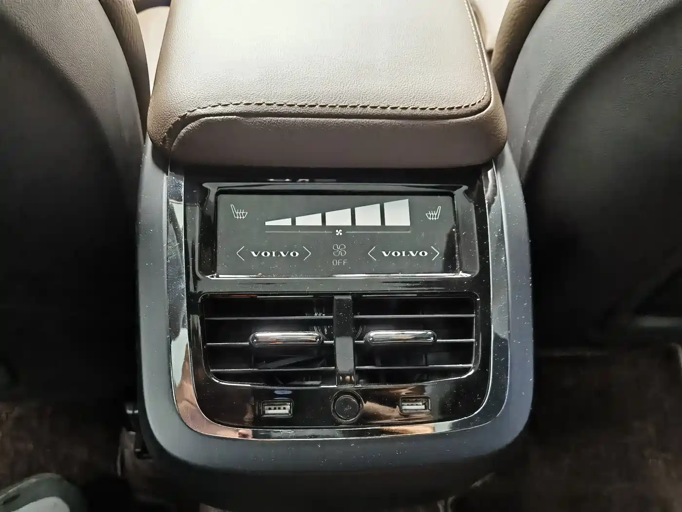 Volvo XC60 2025 2024 B5 AWD Zhiyuan Luxury Edition