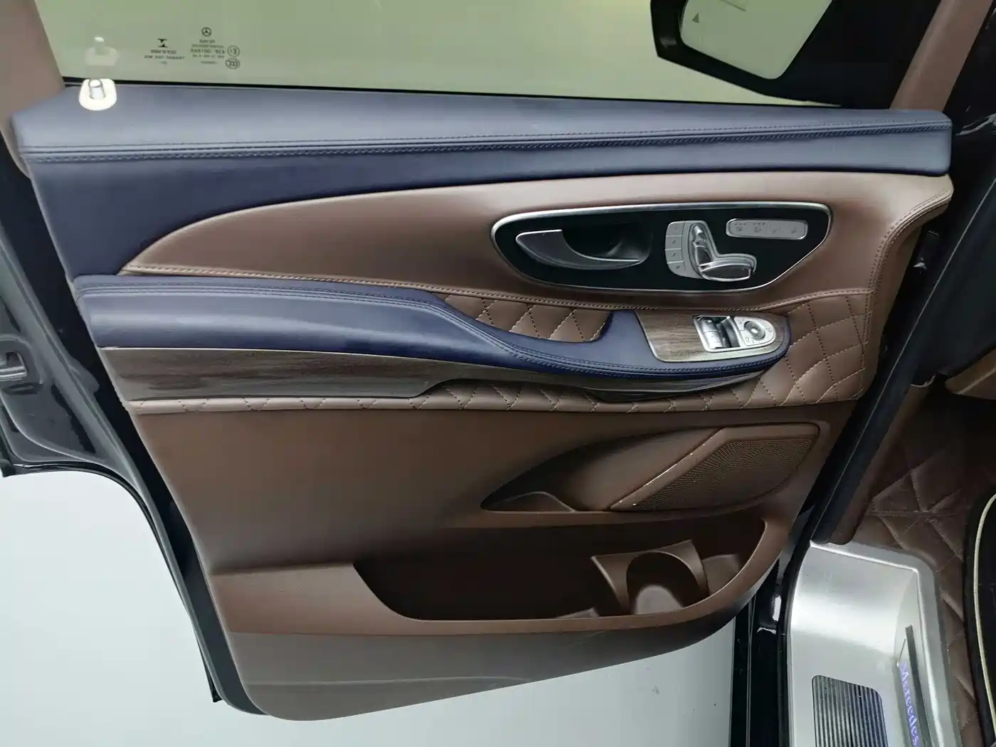 Mercedes-Benz V-Class 2020 Model V 260 L Long Wheelbase Luxury фото 14