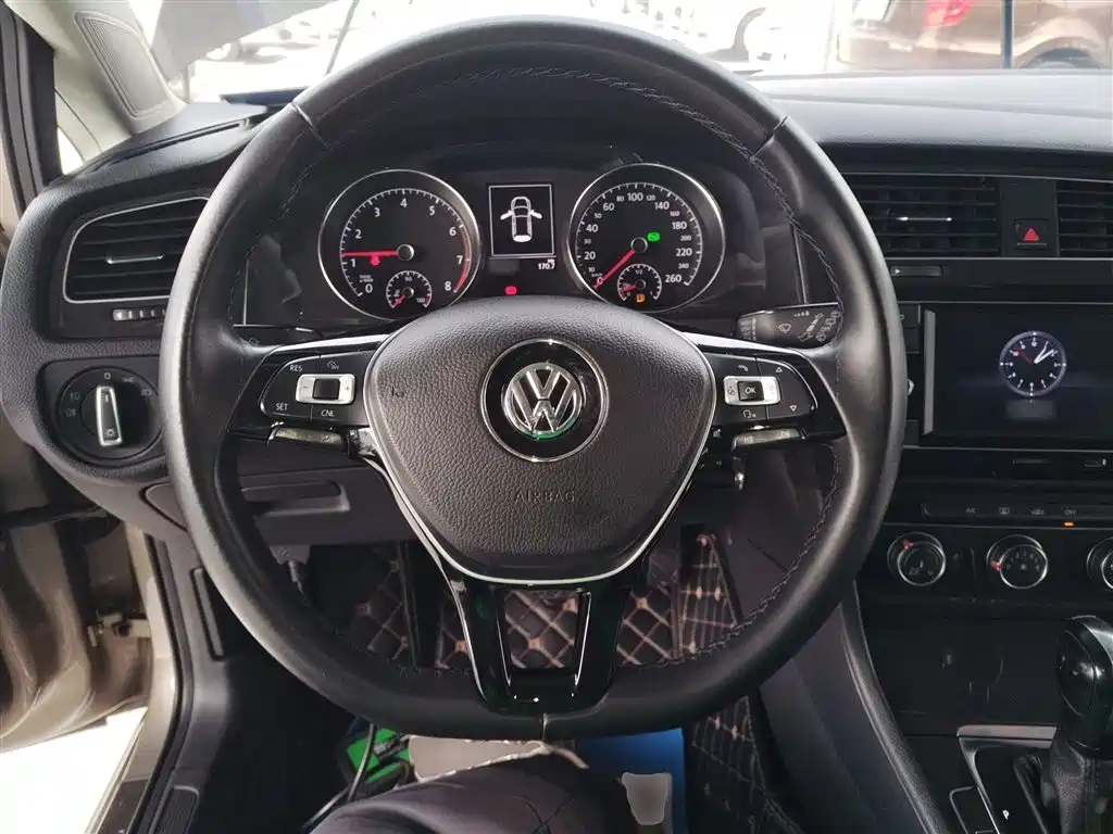 Volkswagen Golf 2018 1.6L Automatic Comfort фото 11