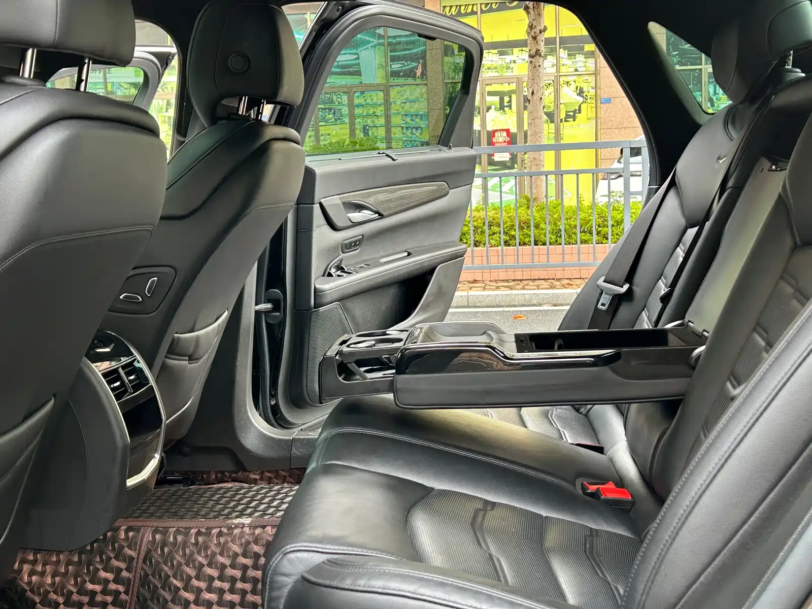 Фото 31 - Cadillac CT6