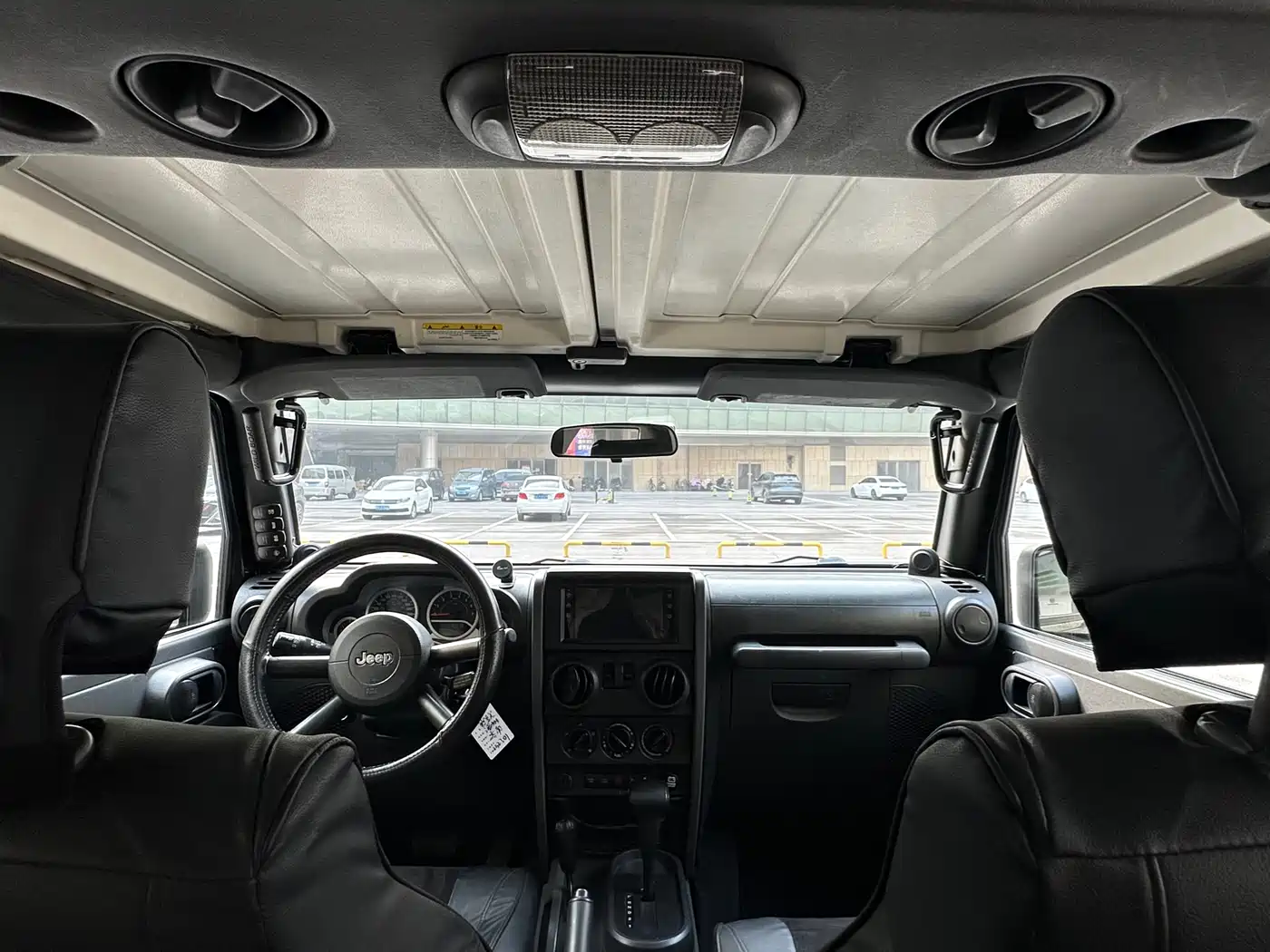 Photo 10 - Jeep Wrangler