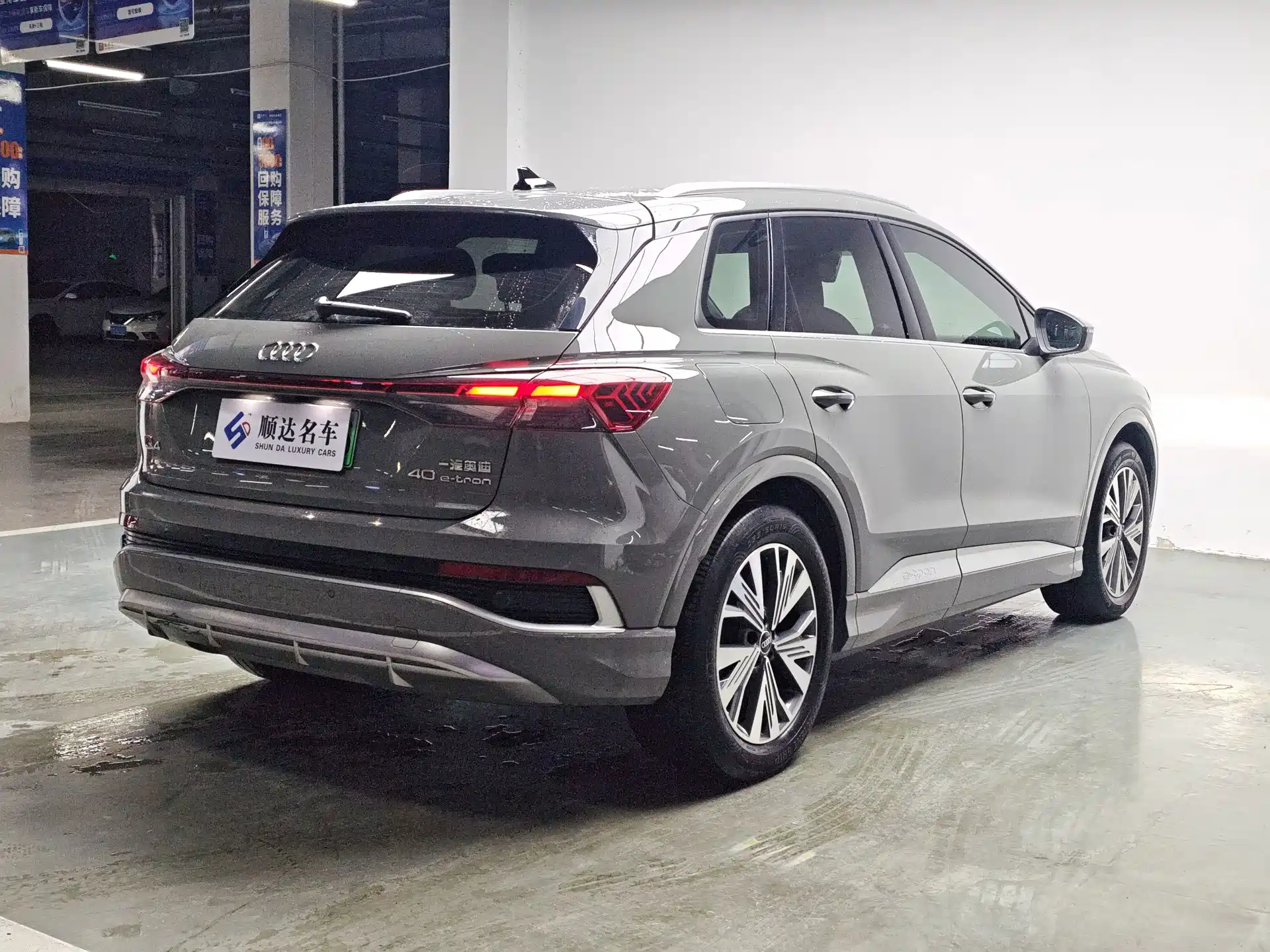 Photo 11 - Audi Q4 e-tron