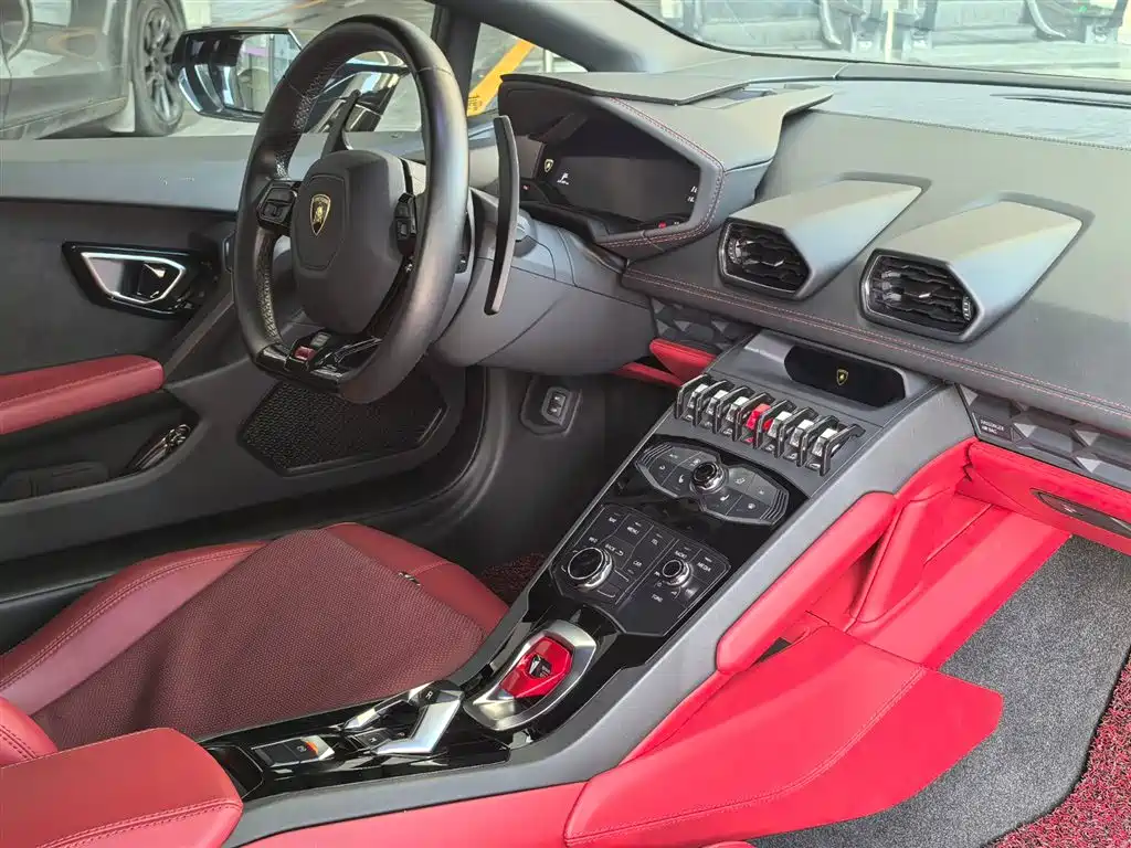 LAMBORGHINI HURACÁN