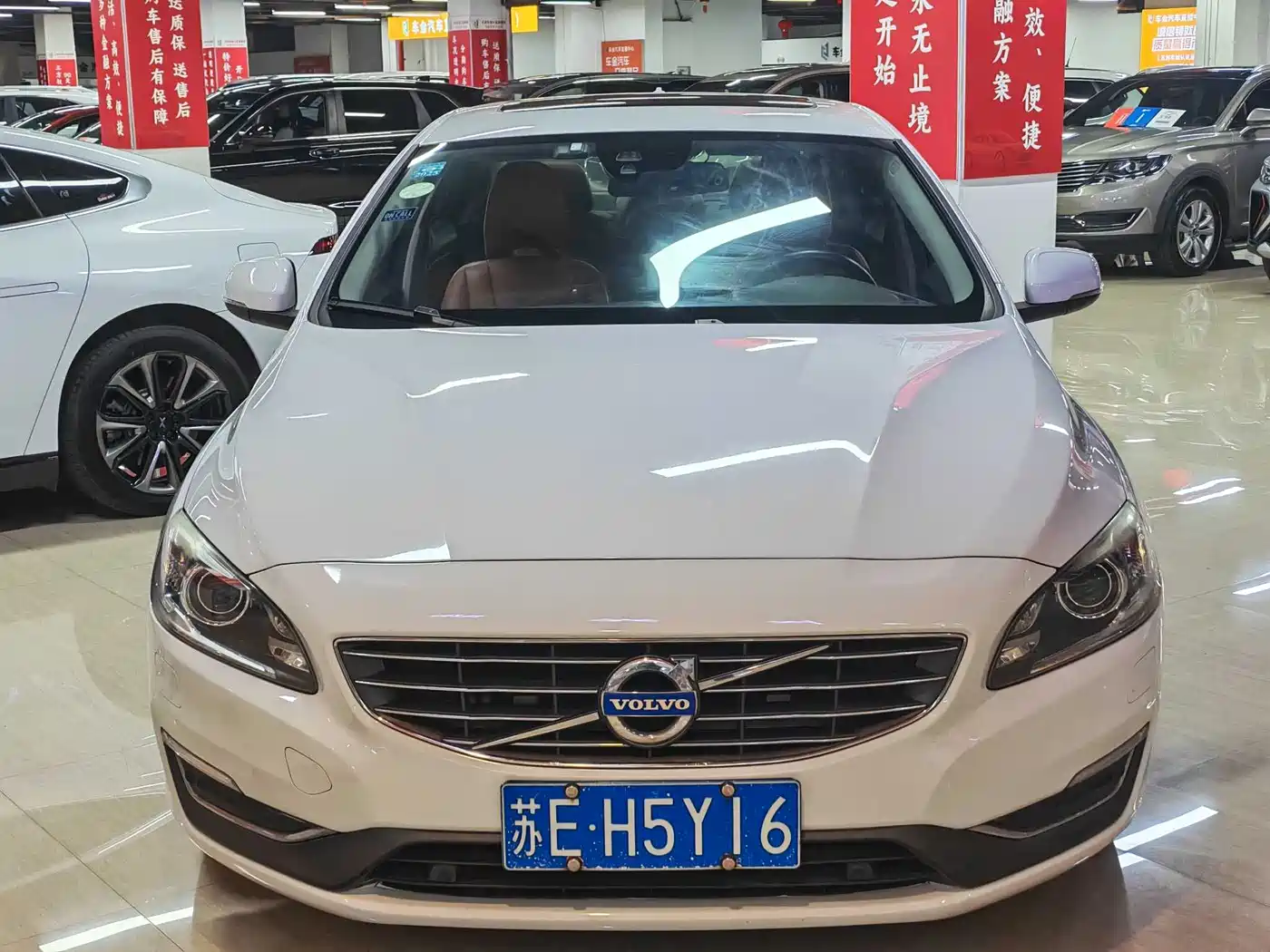 Фото 1 - Volvo S60