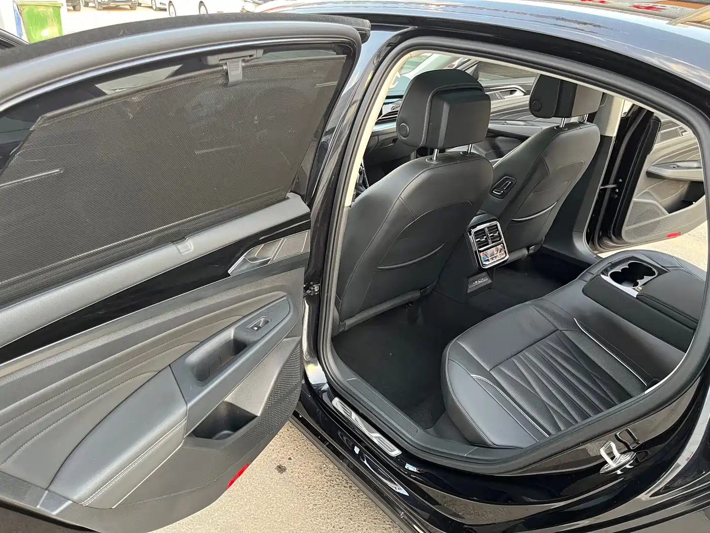 Volkswagen Passat 2022 330TSI Starlight Luxury Edition фото 11