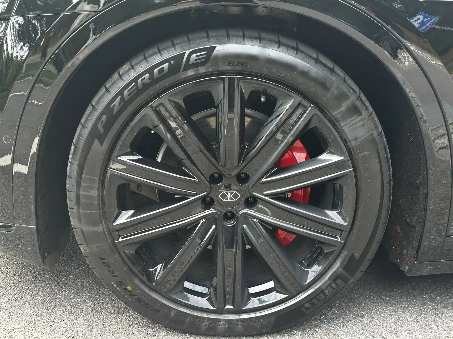 Фото 22 - Zhijie Luxeed R7