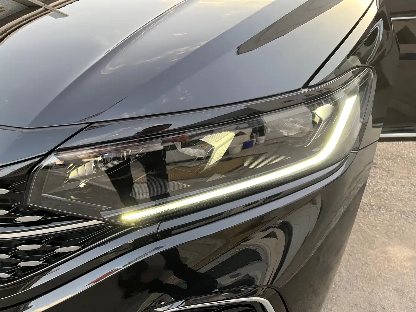 Volkswagen Passat 2022 330TSI Starlight Luxury Edition фото 19