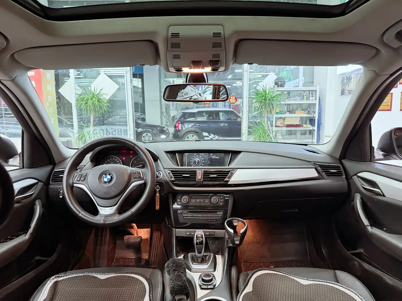 BMW X1 2014 sDrive18i Leading Edition фото 10