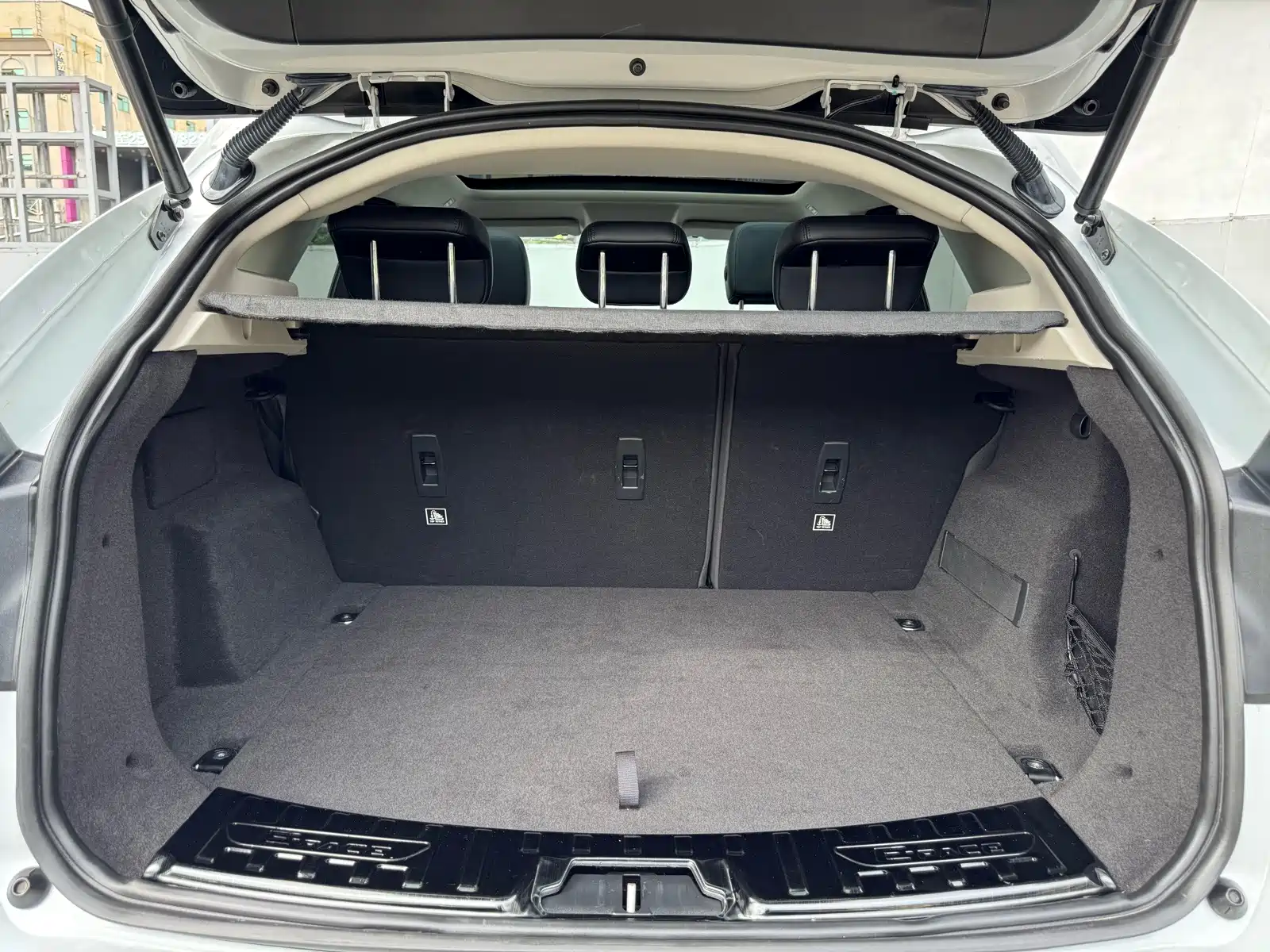 Фото 25 - Jaguar E-PACE