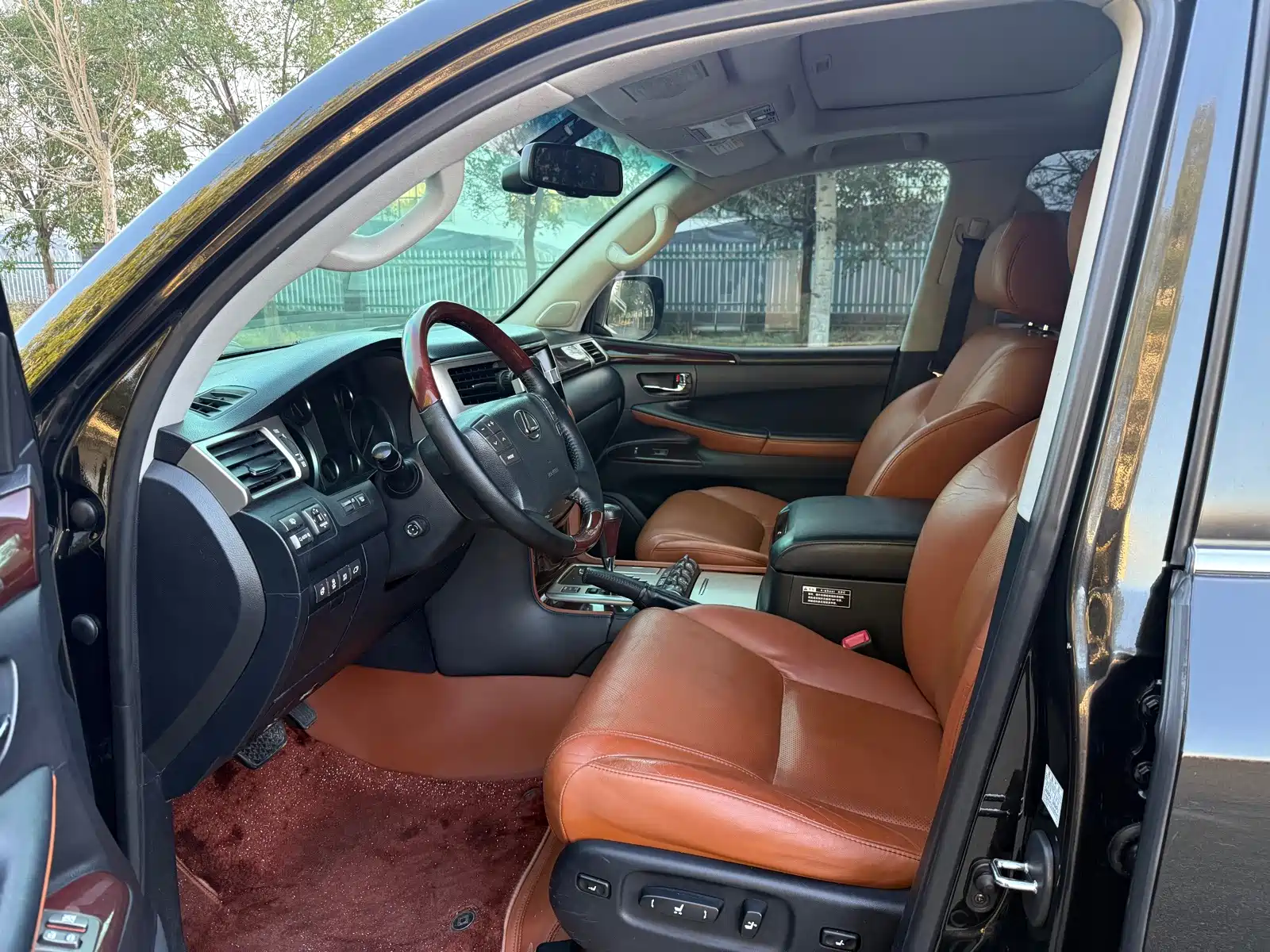 Фото 4 - Lexus LX
