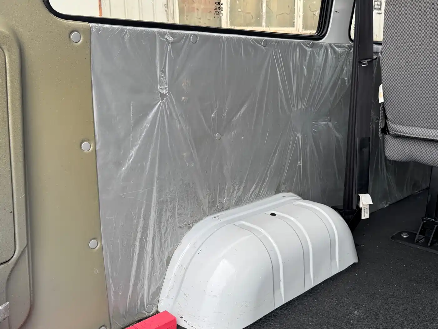 Iveco Daily 2020 2021 Model 2.5T A35 M1 Passenger Vehicle 5-9 Seats Short Wheelbase Medium Roof Single Tire Sliding Door