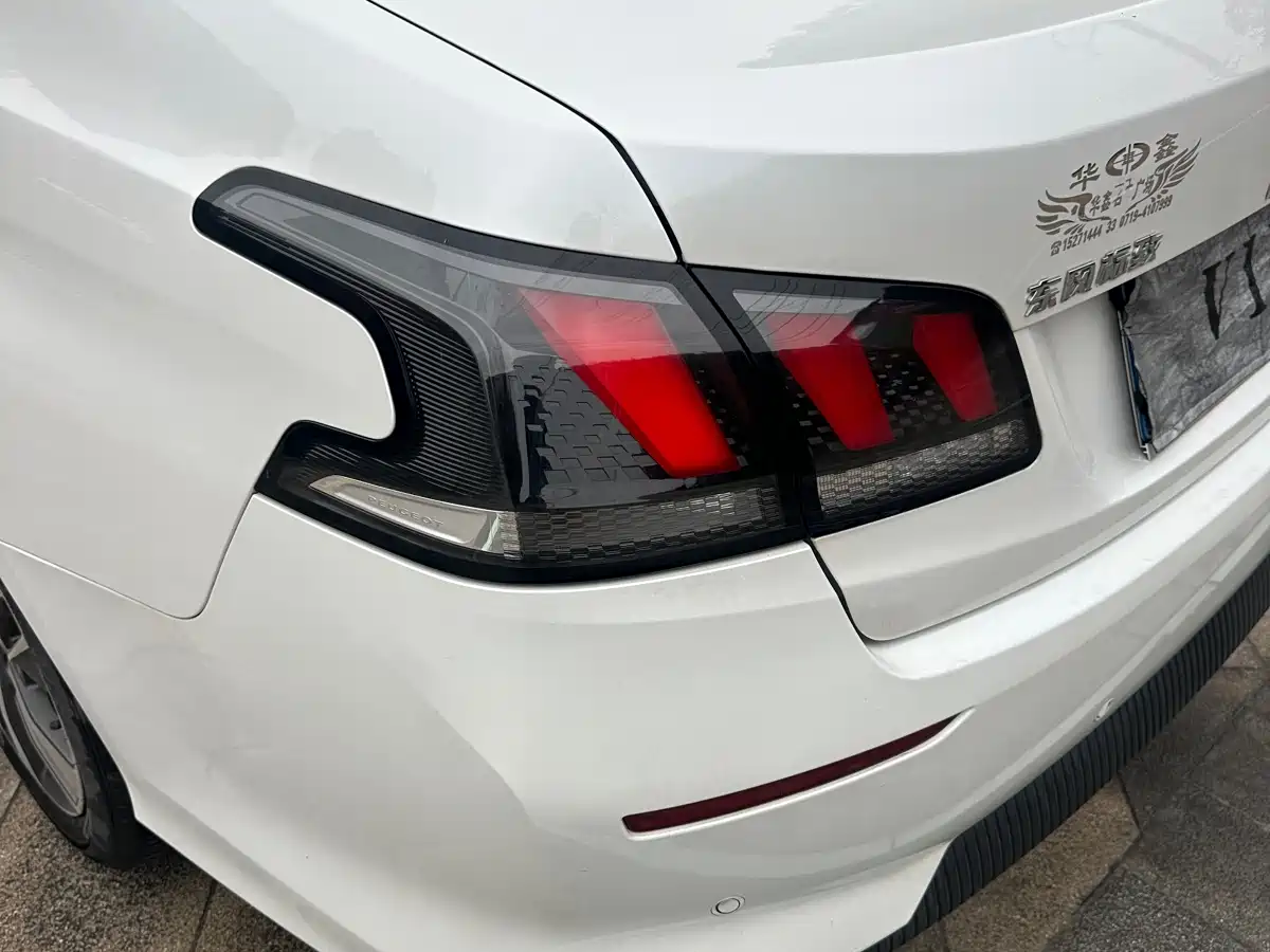 Peugeot 408 2020 360THP 10th Anniversary Commemorative Edition фото 15