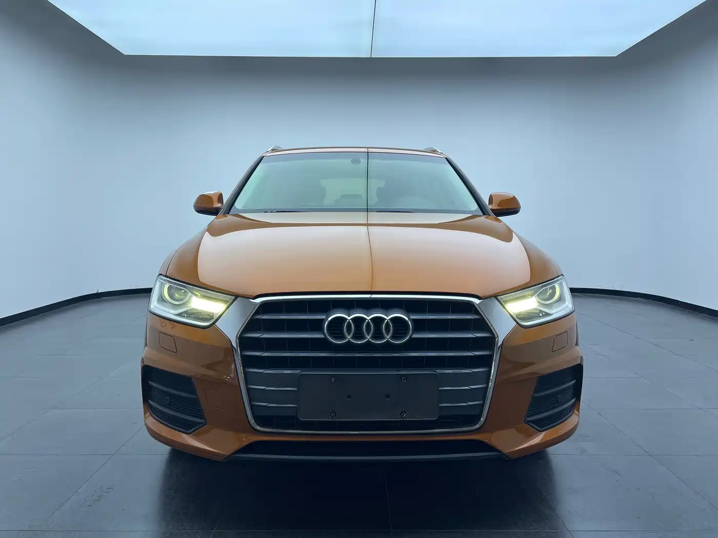 Photo 2 - Audi Q3