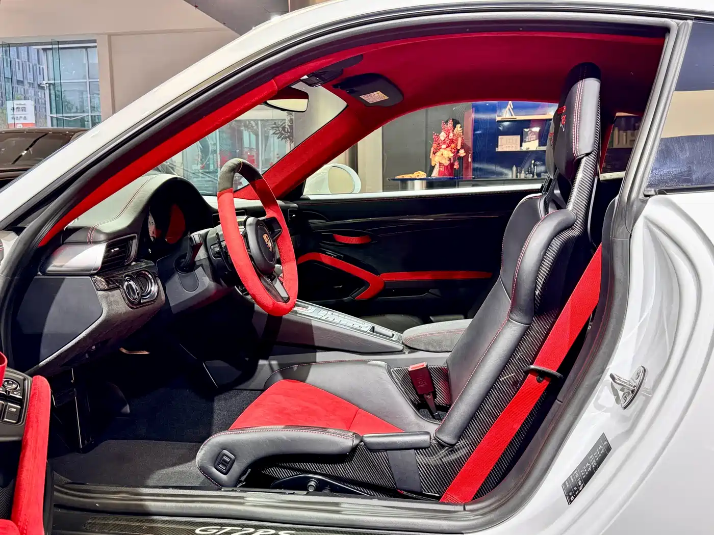 Porsche 911 2018 GT2 RS 3.8T фото 14