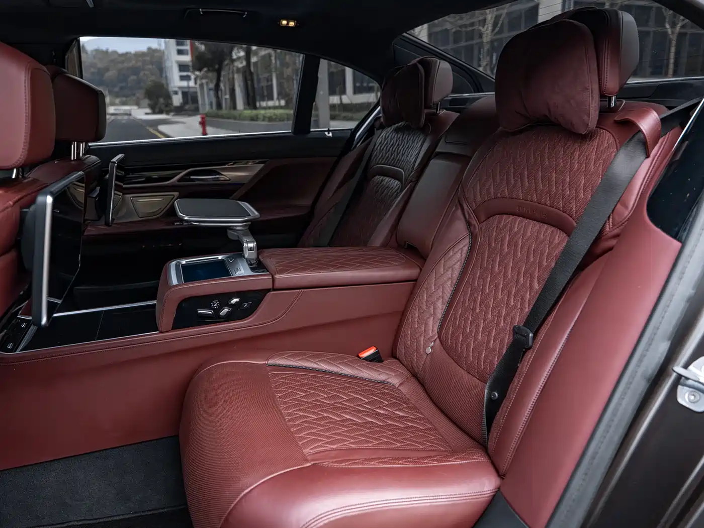 BMW 7 Series 2019 740Li xDrive Executive M Sport Package фото 6