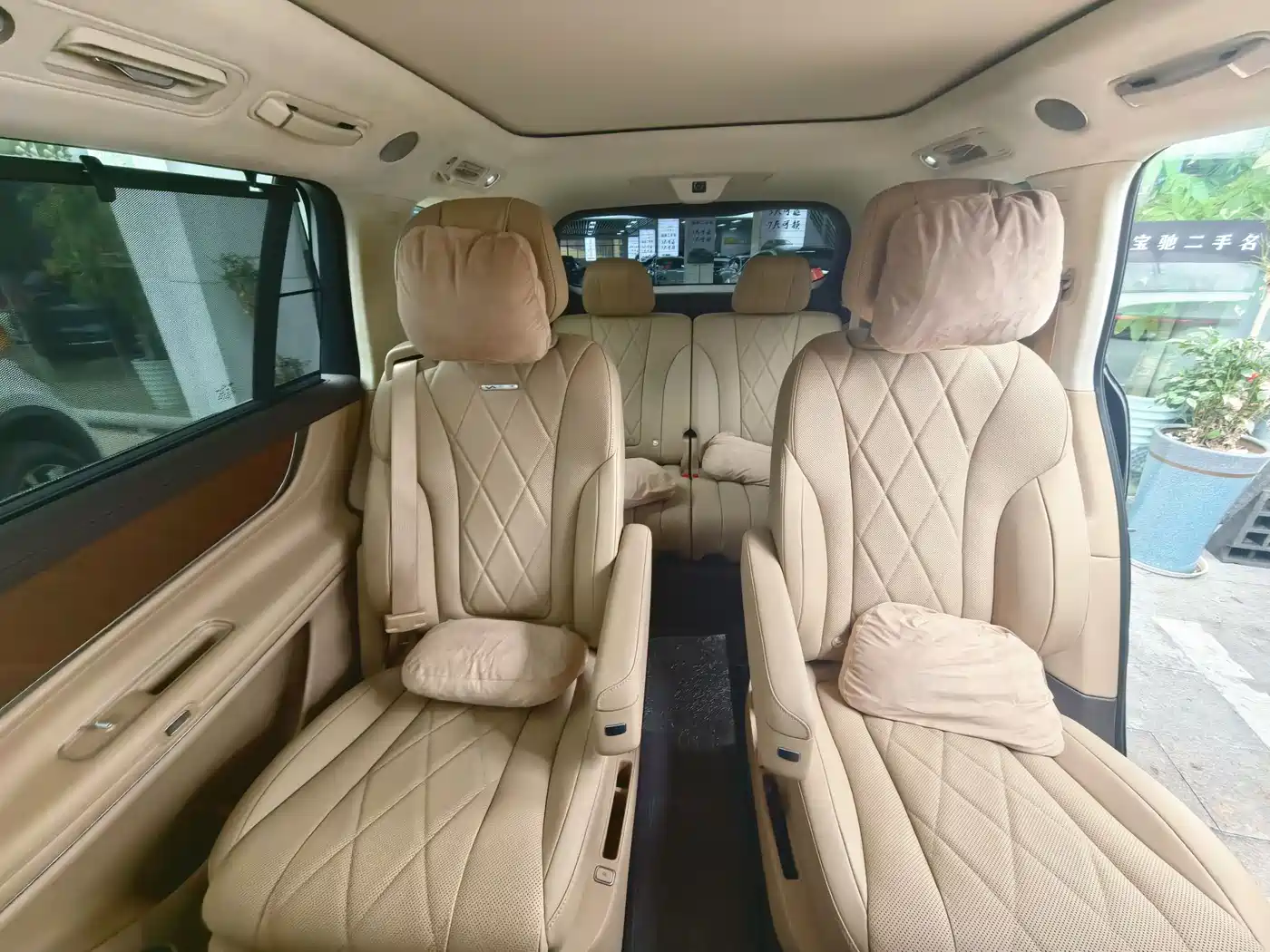 AITO Wenjie AITO M9 2024 Extended Range Ultra 42kWh 6-Seater фото 9