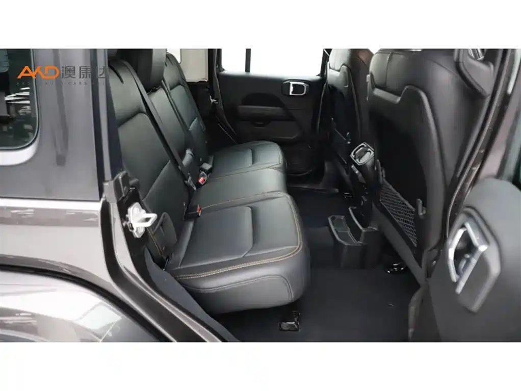 Фото 8 - Jeep Wrangler