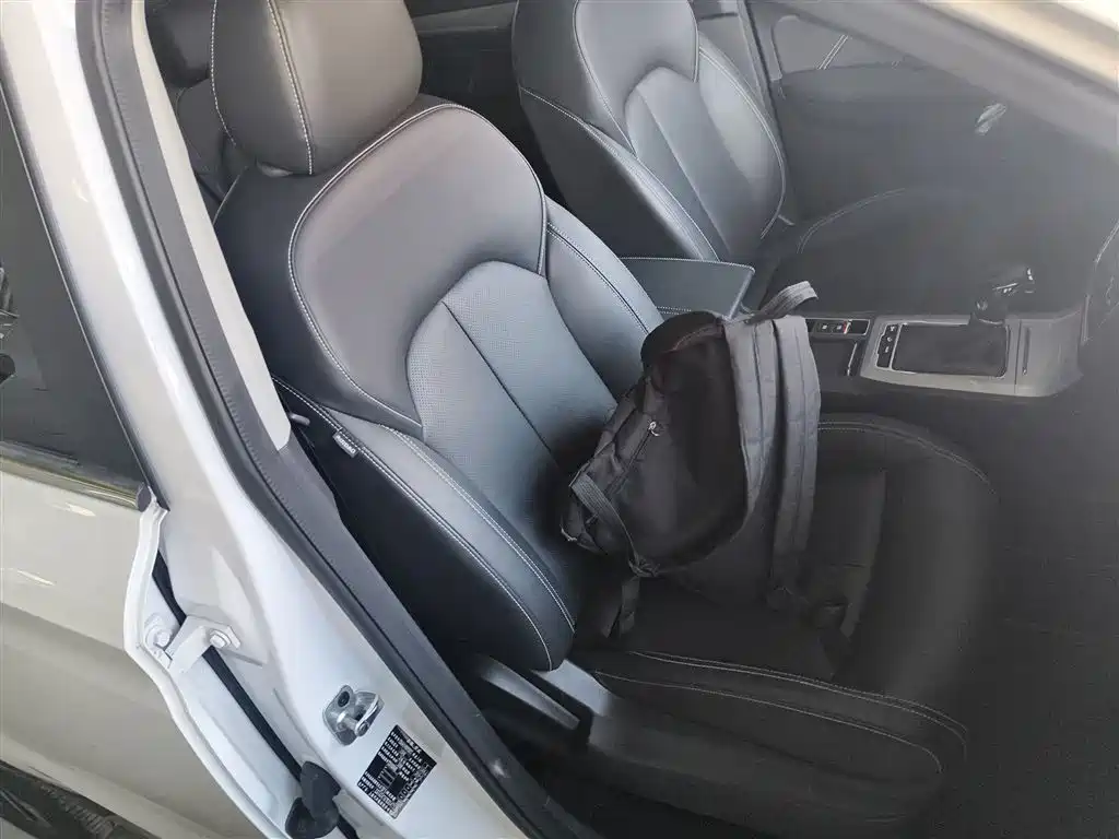 ROEWE RX5 NEW ENERGY