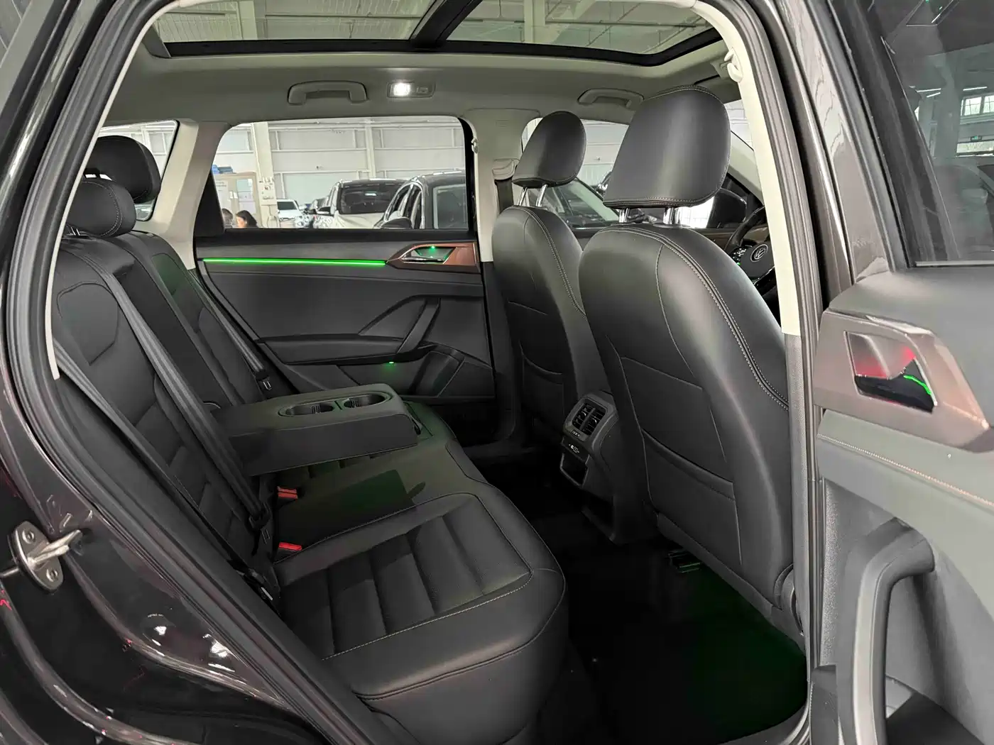 Volkswagen Tharu 2022 280TSI FWD Luxury Edition фото 16