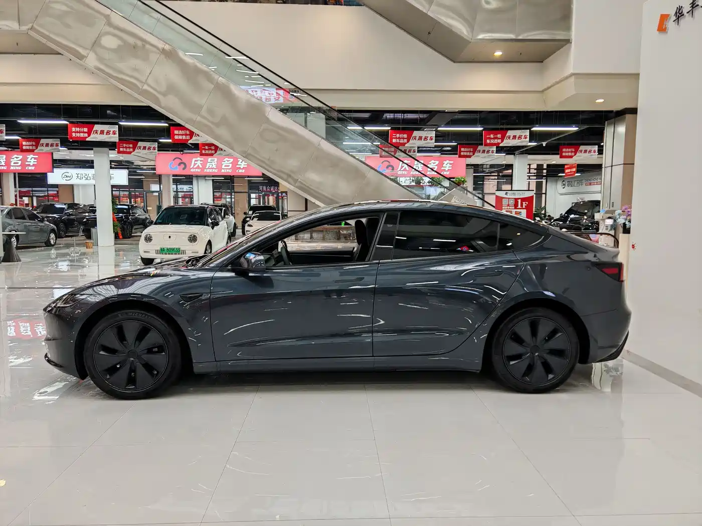 TESLA MODEL 3