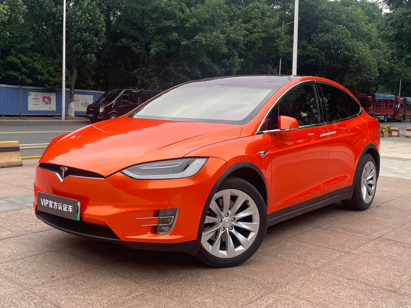 TESLA MODEL X