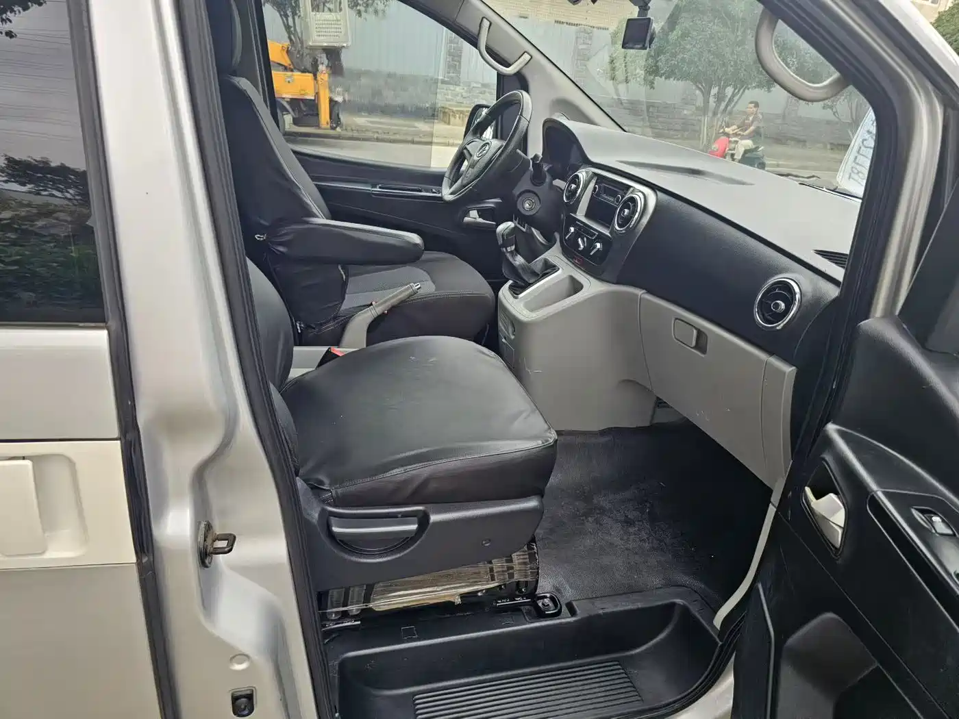 JAC Refine M3 2016 2016 IKEA Edition 1.6L Luxury