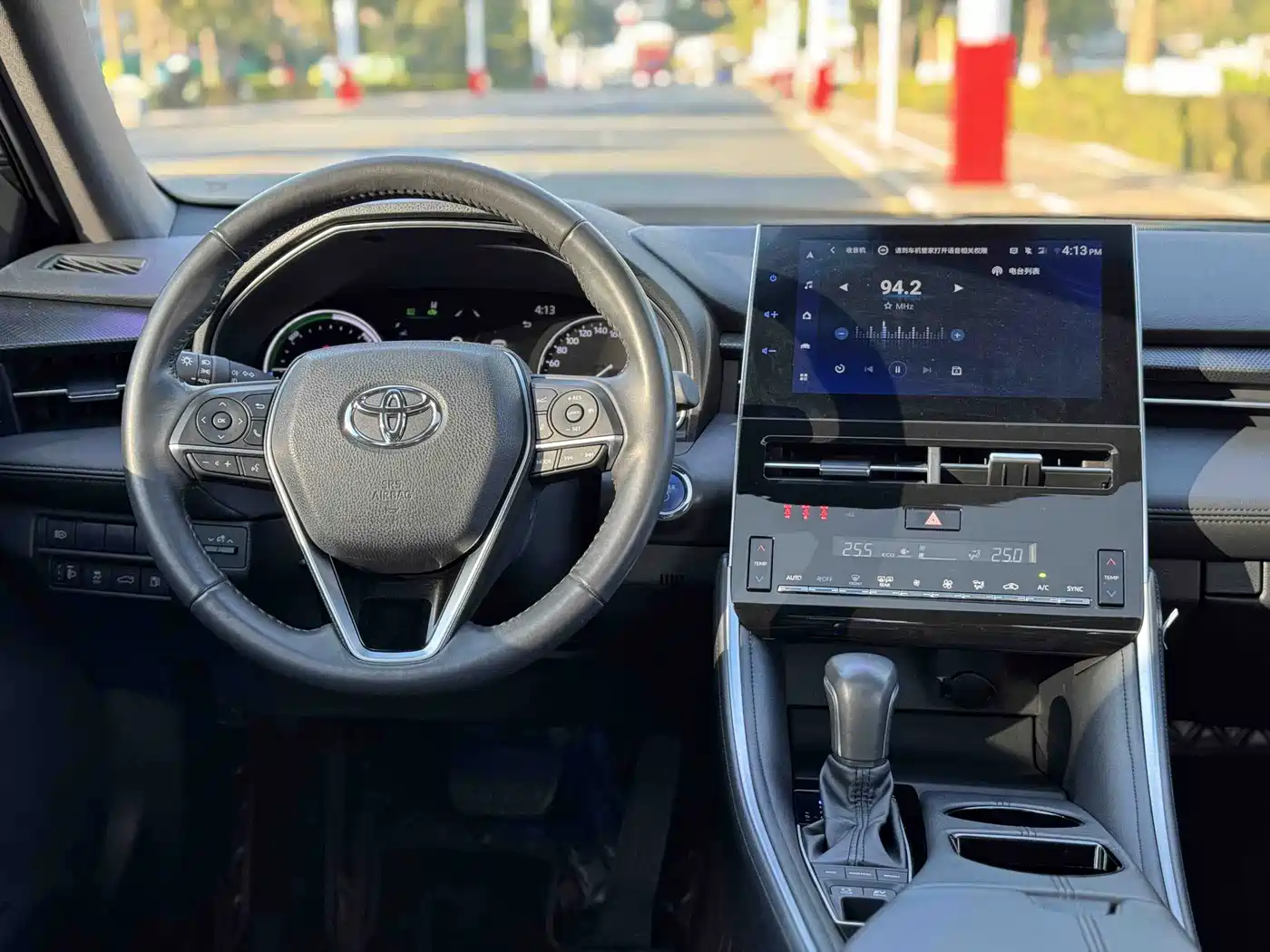 Toyota Avalon 2023 Hybrid 2.5L Luxury Edition фото 15