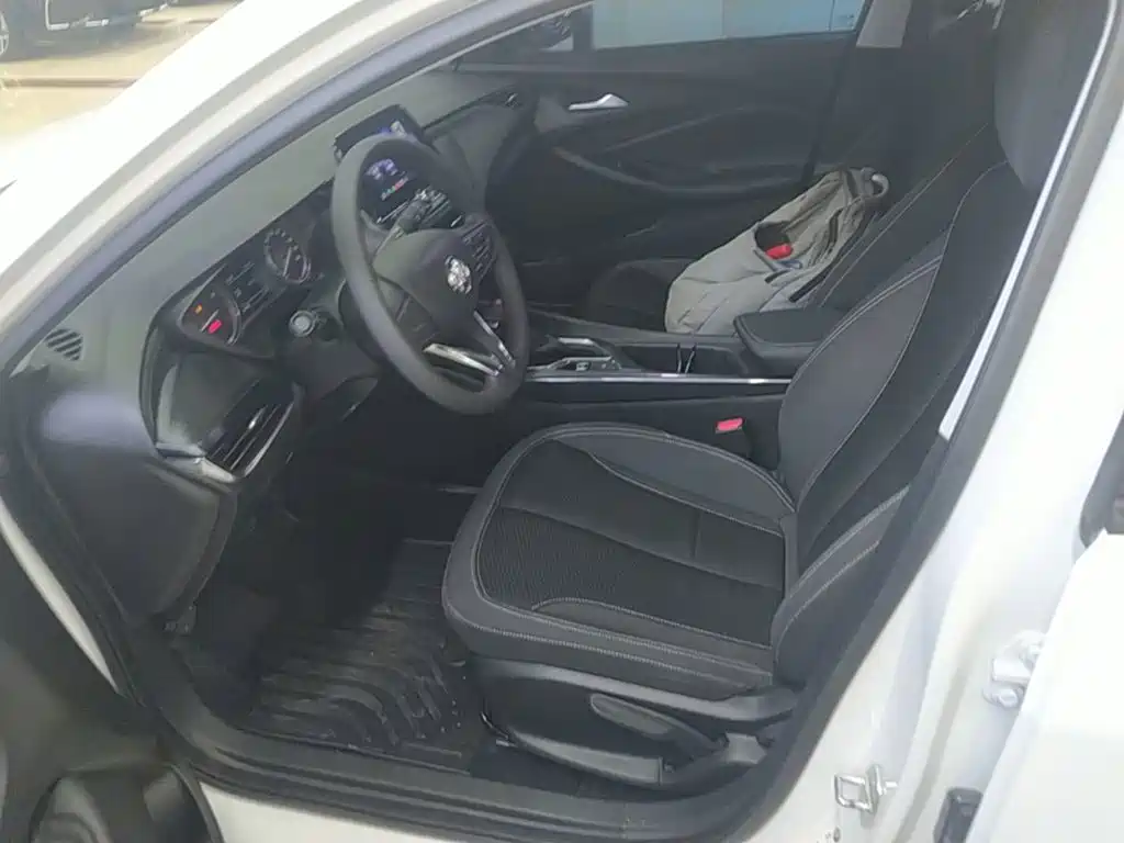 Photo 15 - Buick Verano