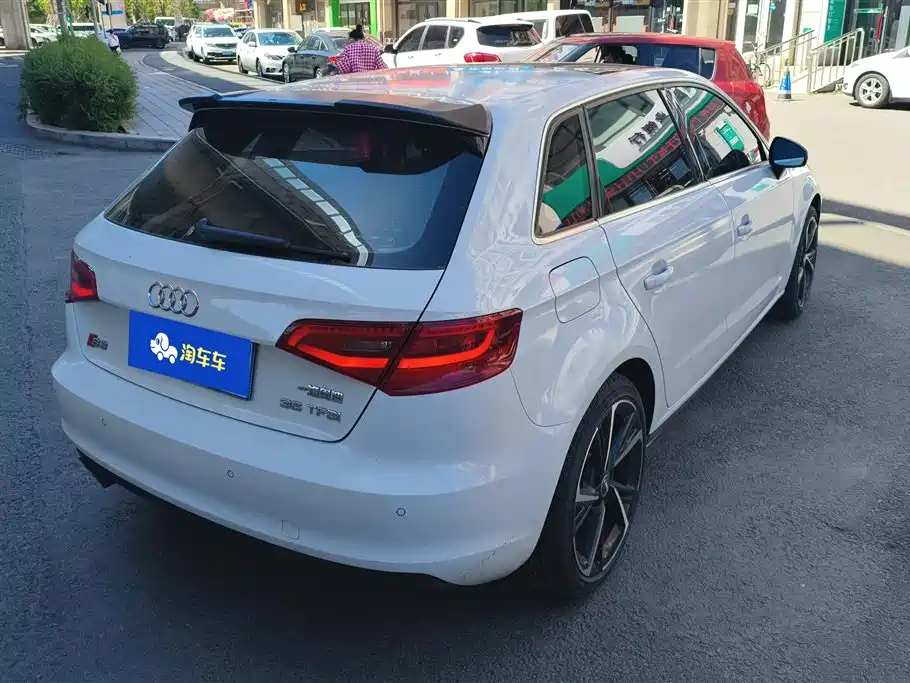 Audi A3 2016 Sportback 35 TFSI Leadership фото 3