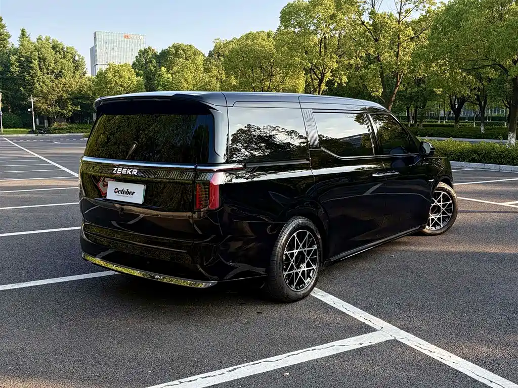 ZEEKR 009 2025 2024 6-seat Executive AWD 108kWh