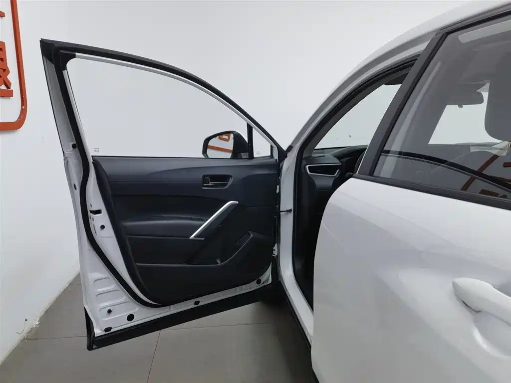 Toyota Corolla Cross 2023 2.0L Pioneer Edition фото 8