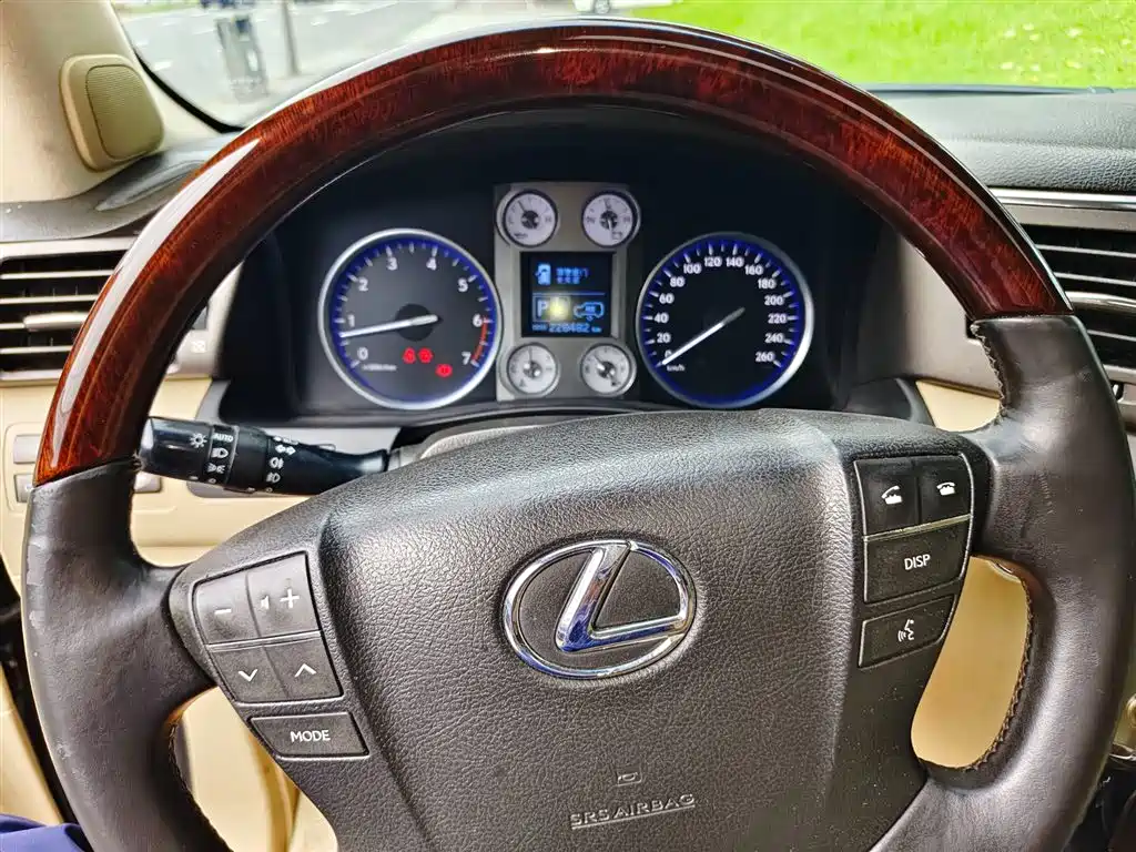 Lexus LX 2009 570 фото 10