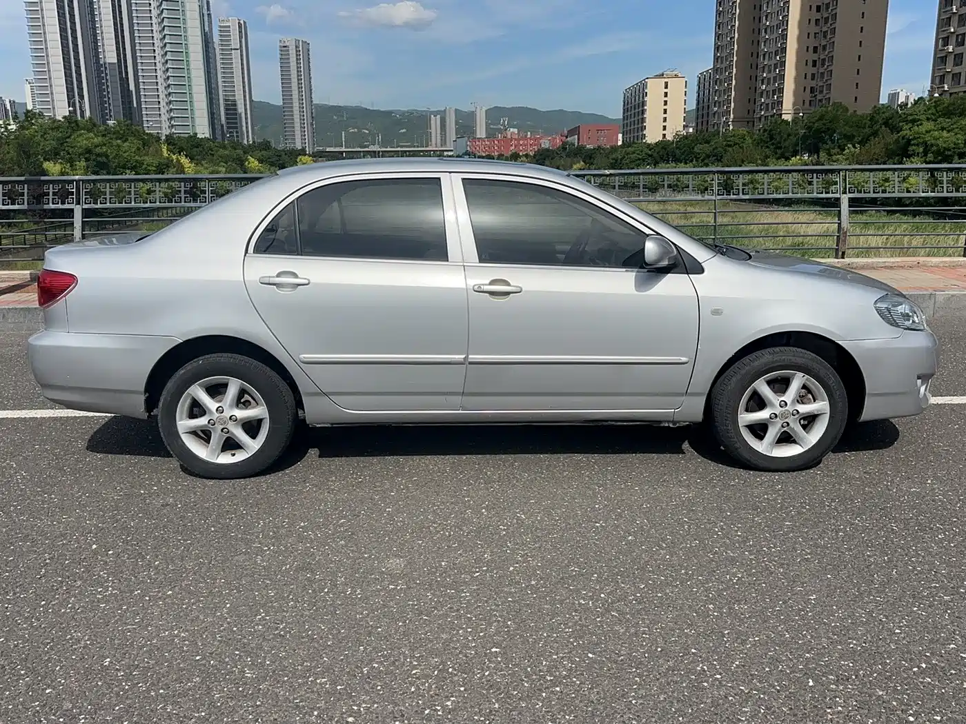 Toyota Corolla 2011 1.6L Manual Luxury Edition фото 6